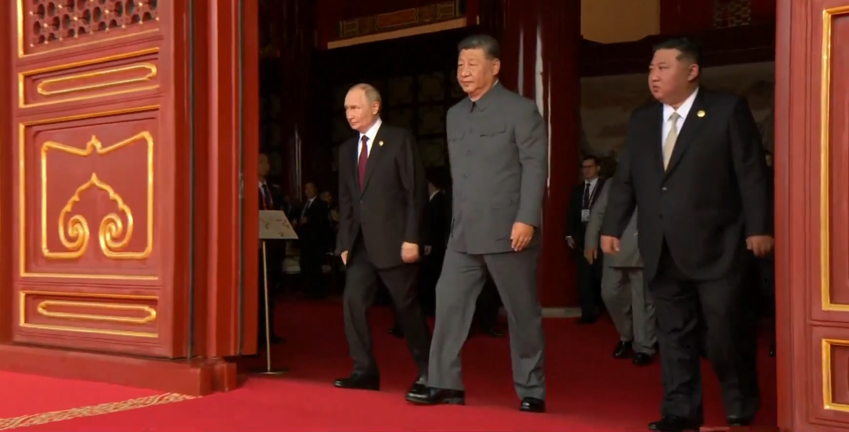 "Мир або війна": Сі Цзіньпін на масштабному військовому параді в Пекіні заявив, що світ стоїть перед вибором. Фото і відео