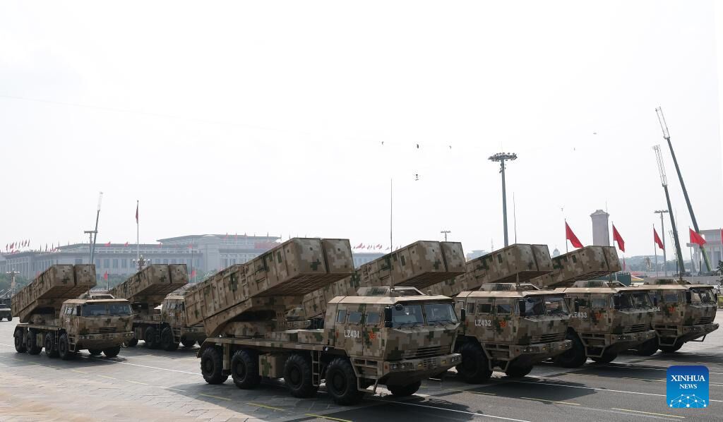 Лазерна зброя, ракети і підводні дрони: як пройшов військовий парад у Китаї за участю Путіна і Кім Чен Ина. Фото і відео