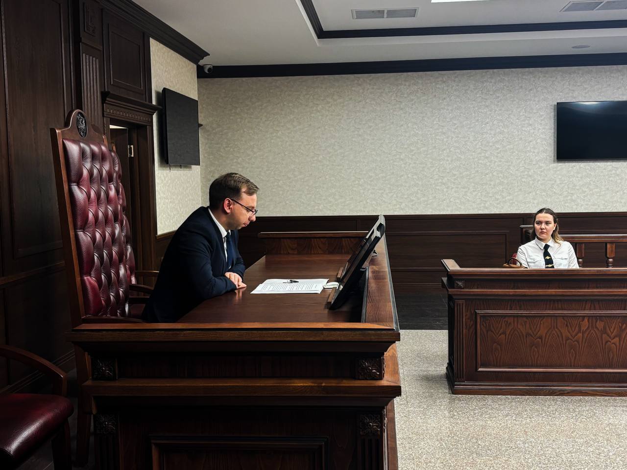 Призначав тюремні вироки полоненим "азовцям": в Україні повідомили про підозру судді з Росії. Фото