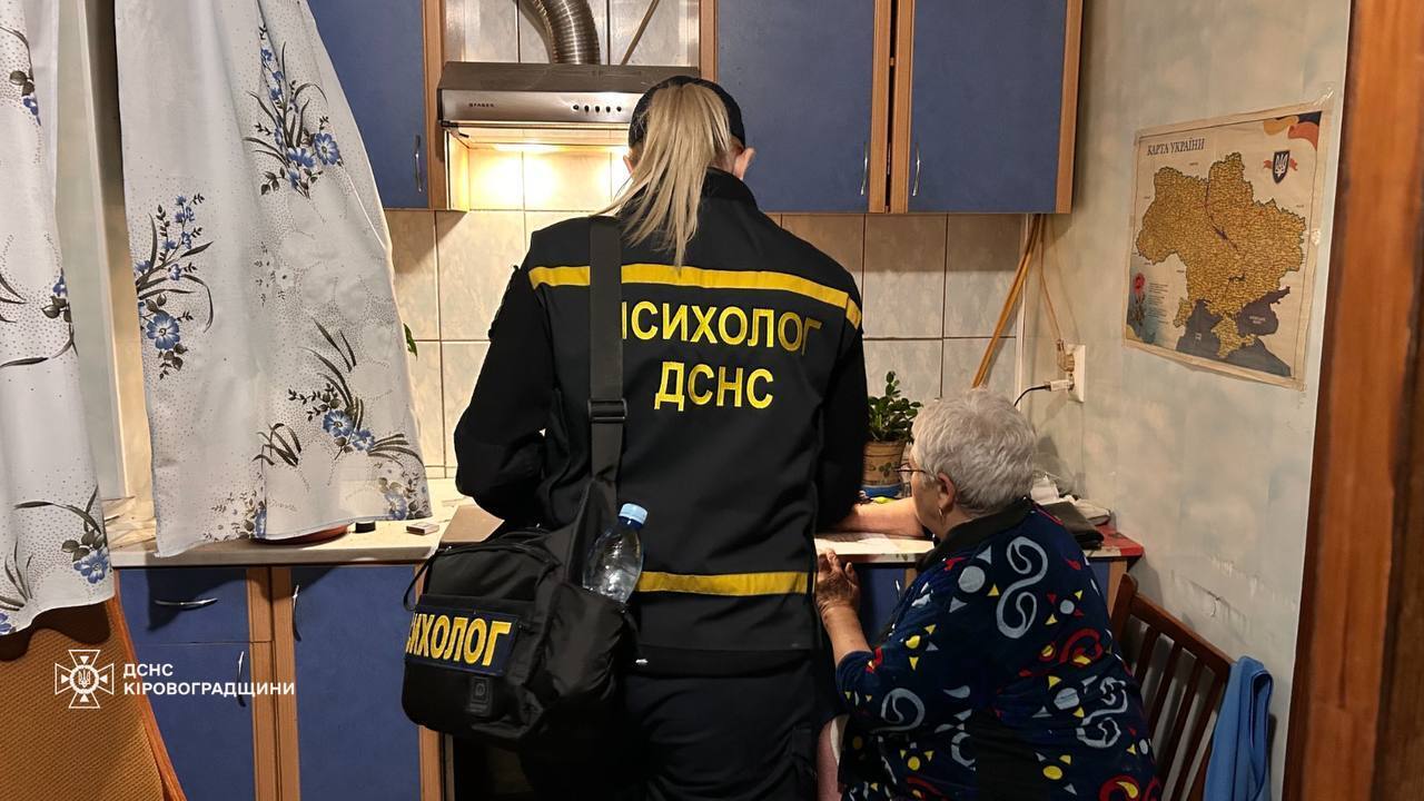 РФ атаковала объекты "Укрзализныци" в Кировоградской области: есть травмированные, люди остались без света. Фото