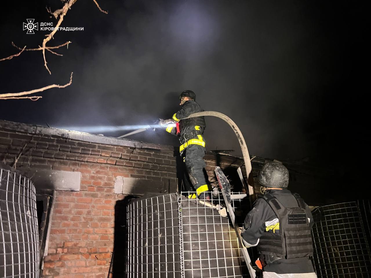 РФ атаковала объекты "Укрзализныци" в Кировоградской области: есть травмированные, люди остались без света. Фото