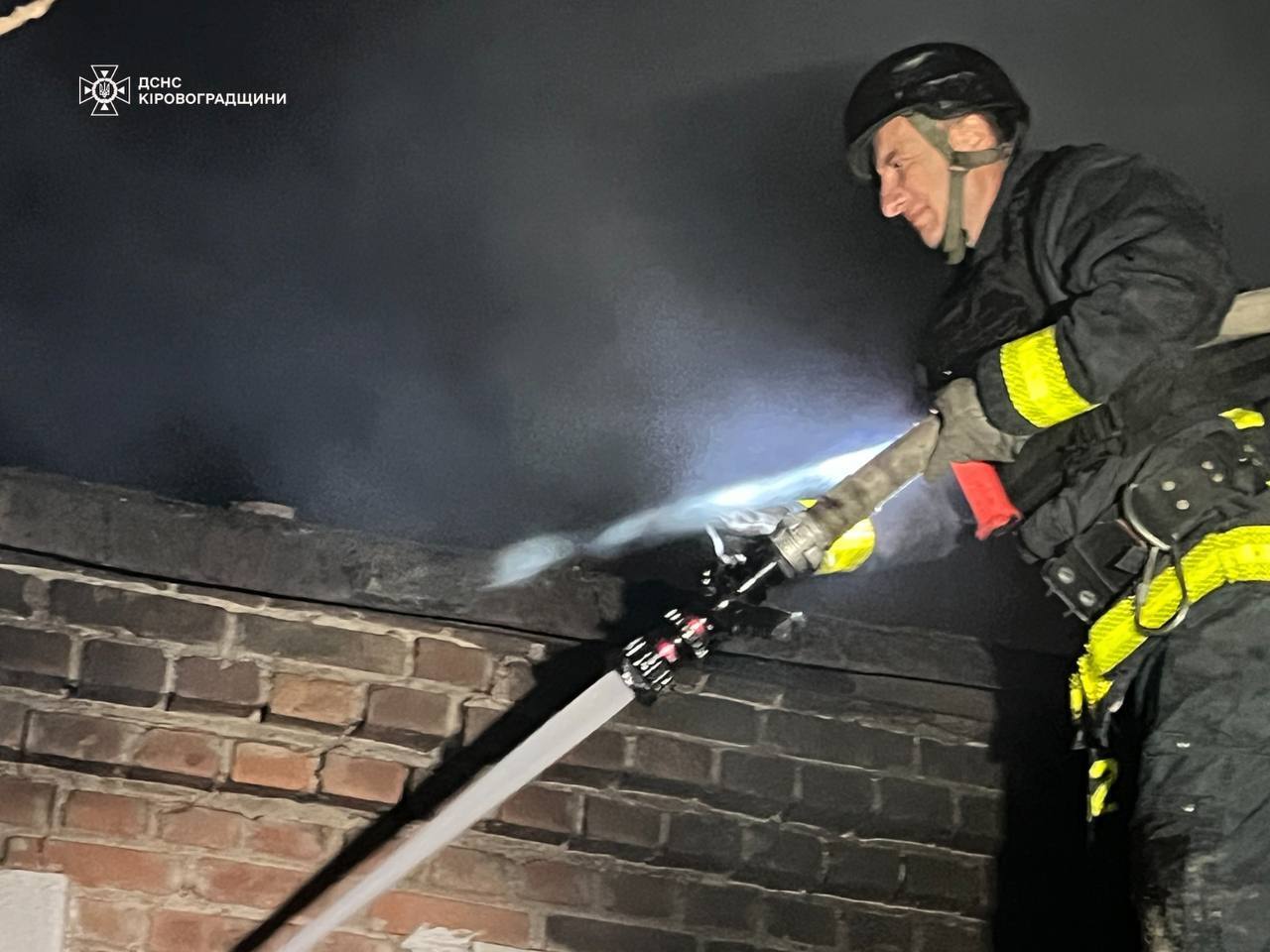 РФ атаковала объекты "Укрзализныци" в Кировоградской области: есть травмированные, люди остались без света. Фото