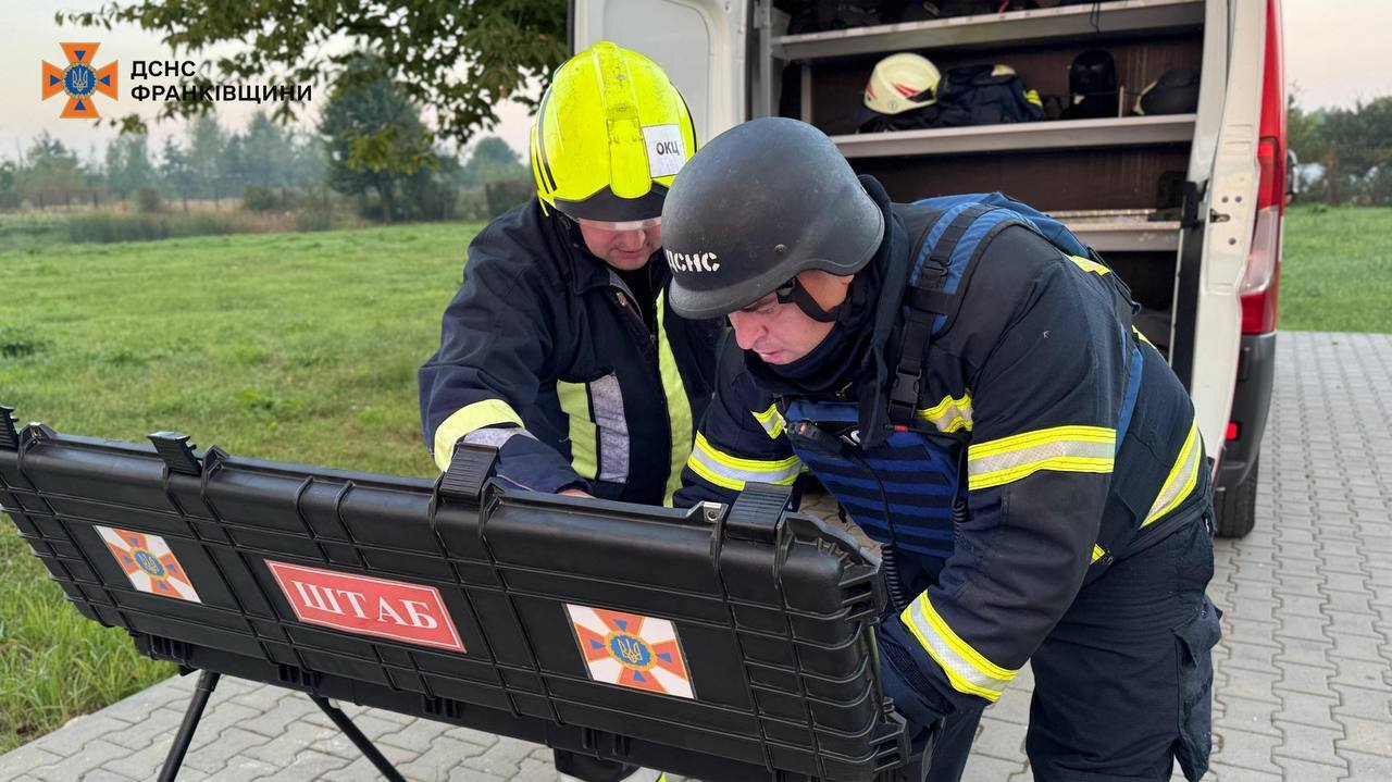 Оккупанты атаковали объект инфраструктуры в Ивано-Франковской области: произошел пожар. Фото