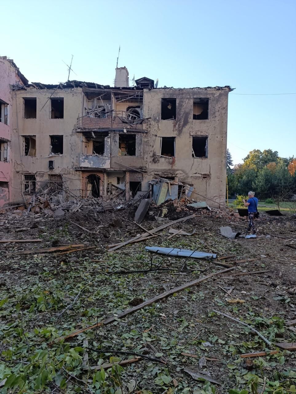 Оккупанты ударили по Дружковке в Донецкой области: ранены семь человек, среди них 16-летняя девушка. Фото