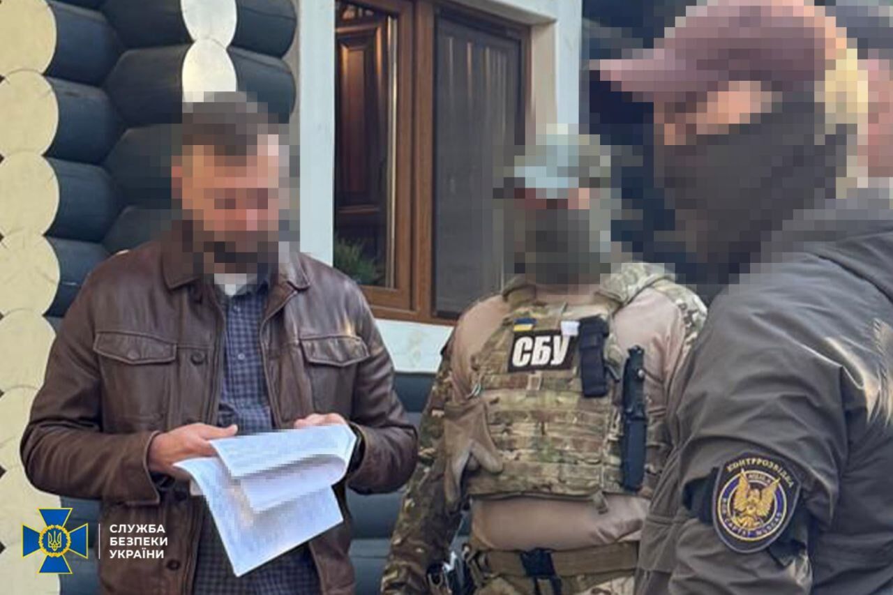 СБУ и Нацполиция разоблачили чиновника МИД Украины, который "легализировал" россиян в странах Евросоюза. Фото