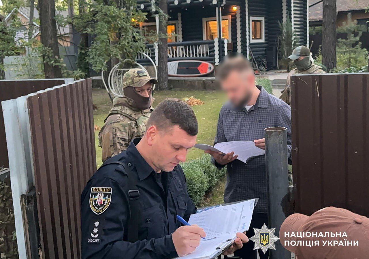 СБУ и Нацполиция разоблачили чиновника МИД Украины, который "легализировал" россиян в странах Евросоюза. Фото