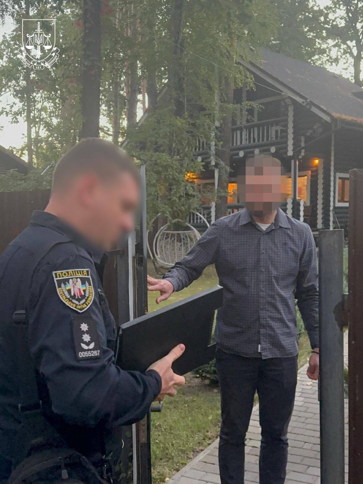 СБУ и Нацполиция разоблачили чиновника МИД Украины, который "легализировал" россиян в странах Евросоюза. Фото