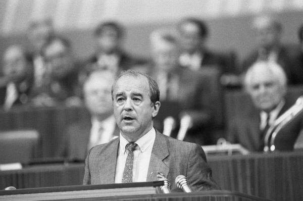 В Москве умер поэт-предатель Виталий Коротич, который родился в Киеве, но поддерживал политику Путина и Януковича: названа причина