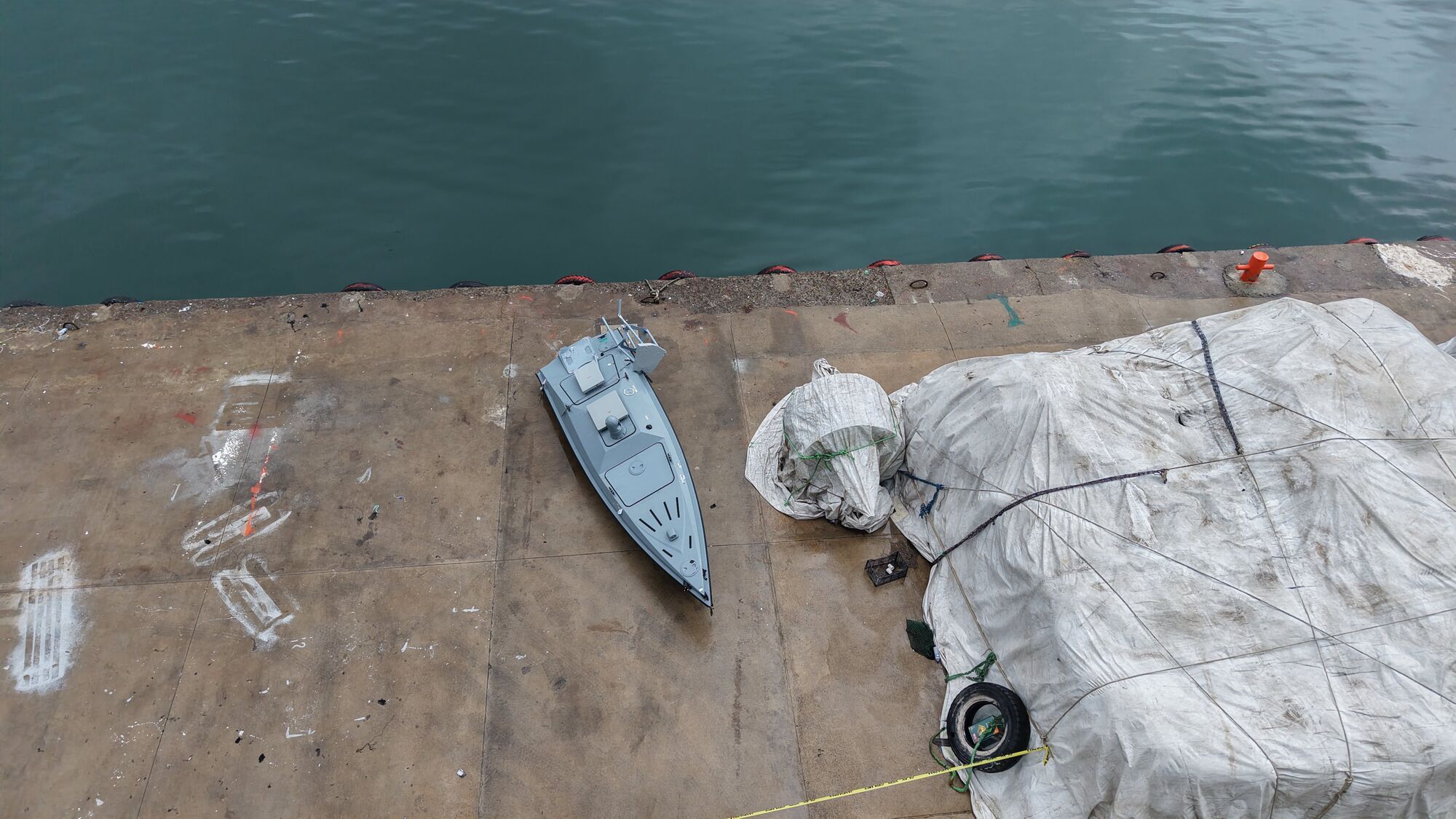 В Турции на побережье рыбаки обнаружили морской дрон: говорят, что может принадлежать Украине. Фото и видео