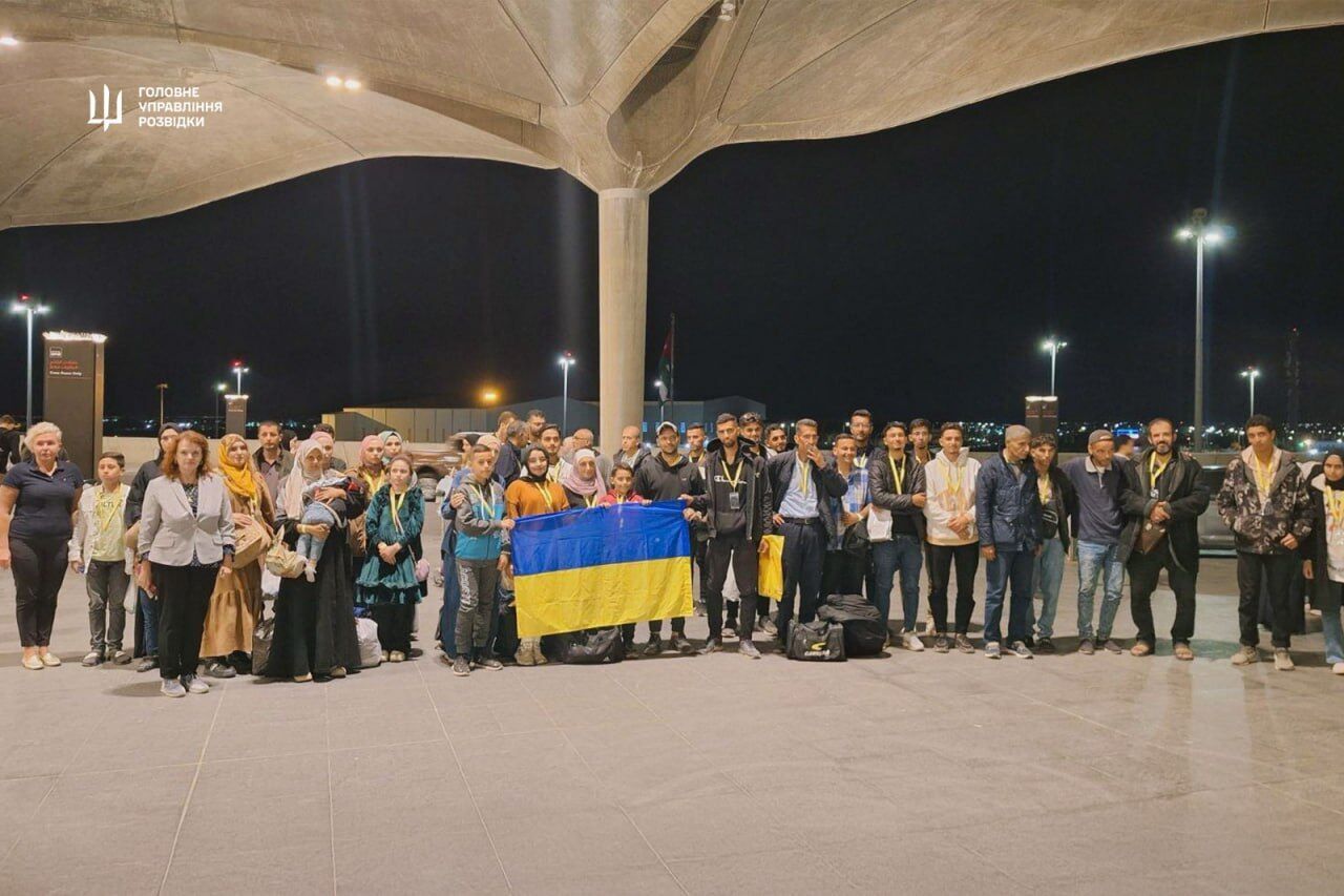 Україна врятувала з сектору Гази ще 57 своїх людей: подробиці евакуаційної місії. Фото