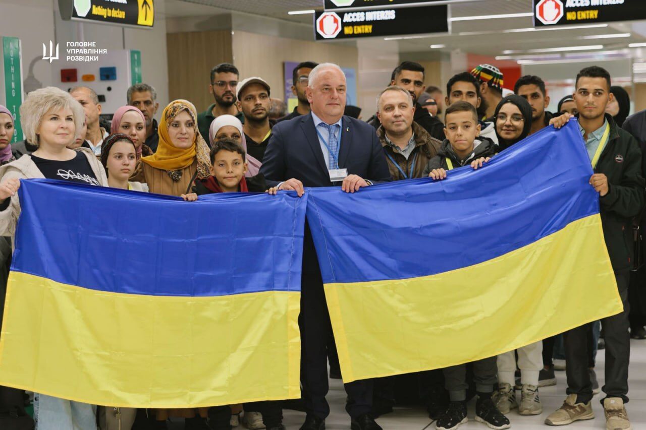 Україна врятувала з сектору Гази ще 57 своїх людей: подробиці евакуаційної місії. Фото