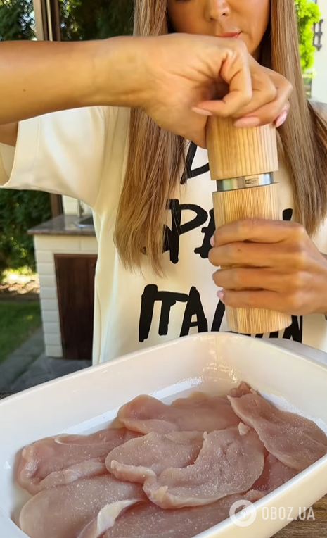 Сытный ужин в одной форме: как вкусно и быстро запечь курицу с овощами в духовке