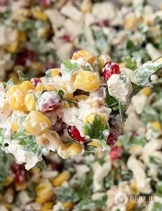 Вкусный салат ''Праздничный'' из бюджетных продуктов: самый простой рецепт блюда