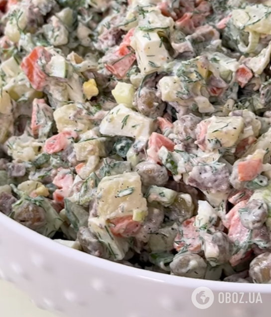 Оливье без колбасы: рассказываем, чем полезным заменить главный продукт в новогоднем салате