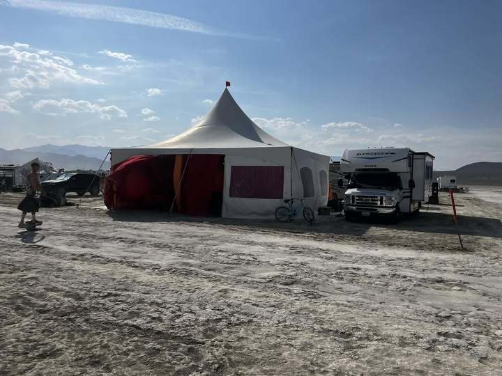 На фестивале Burning Man в США убили фаната Путина: его подруга шокировала, о чем россиянин спрашивал перед смертью