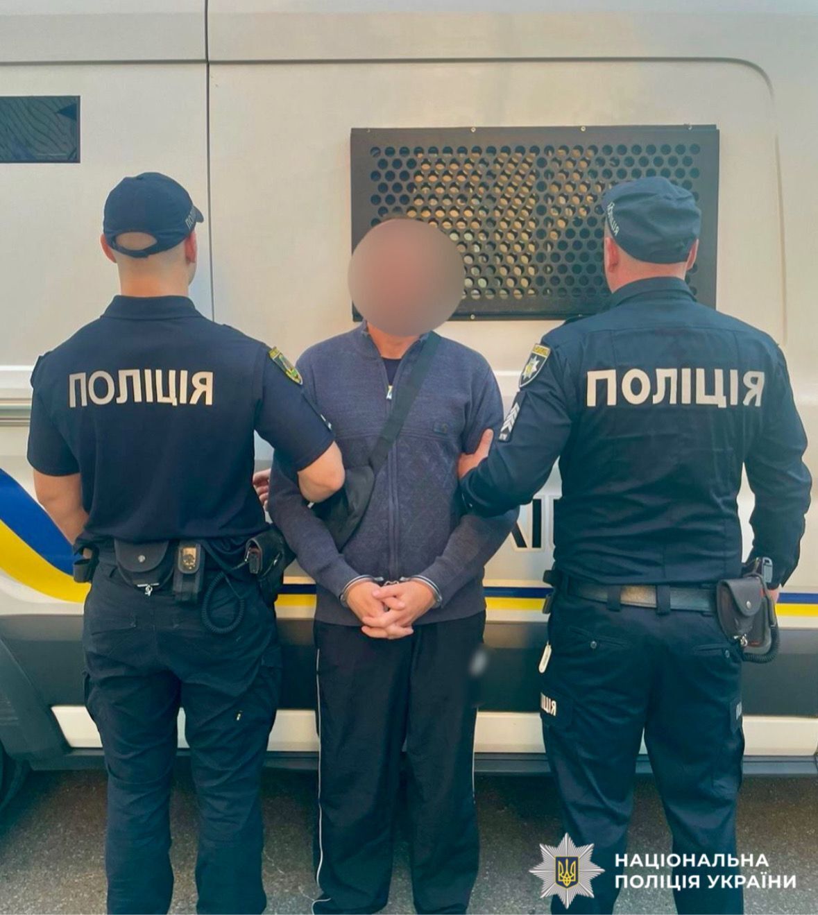 Під Києвом рецидивіст, погрожуючи зброєю, забрав у літнього подружжя готівку на понад 1,6 млн грн. Подробиці та фото