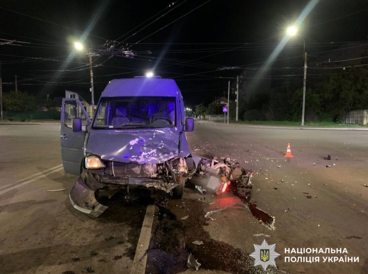 На Київщині водійка Mercedes зіткнулась із 14-річним мотоциклістом: підліток загинув. Подробиці ДТП та фото