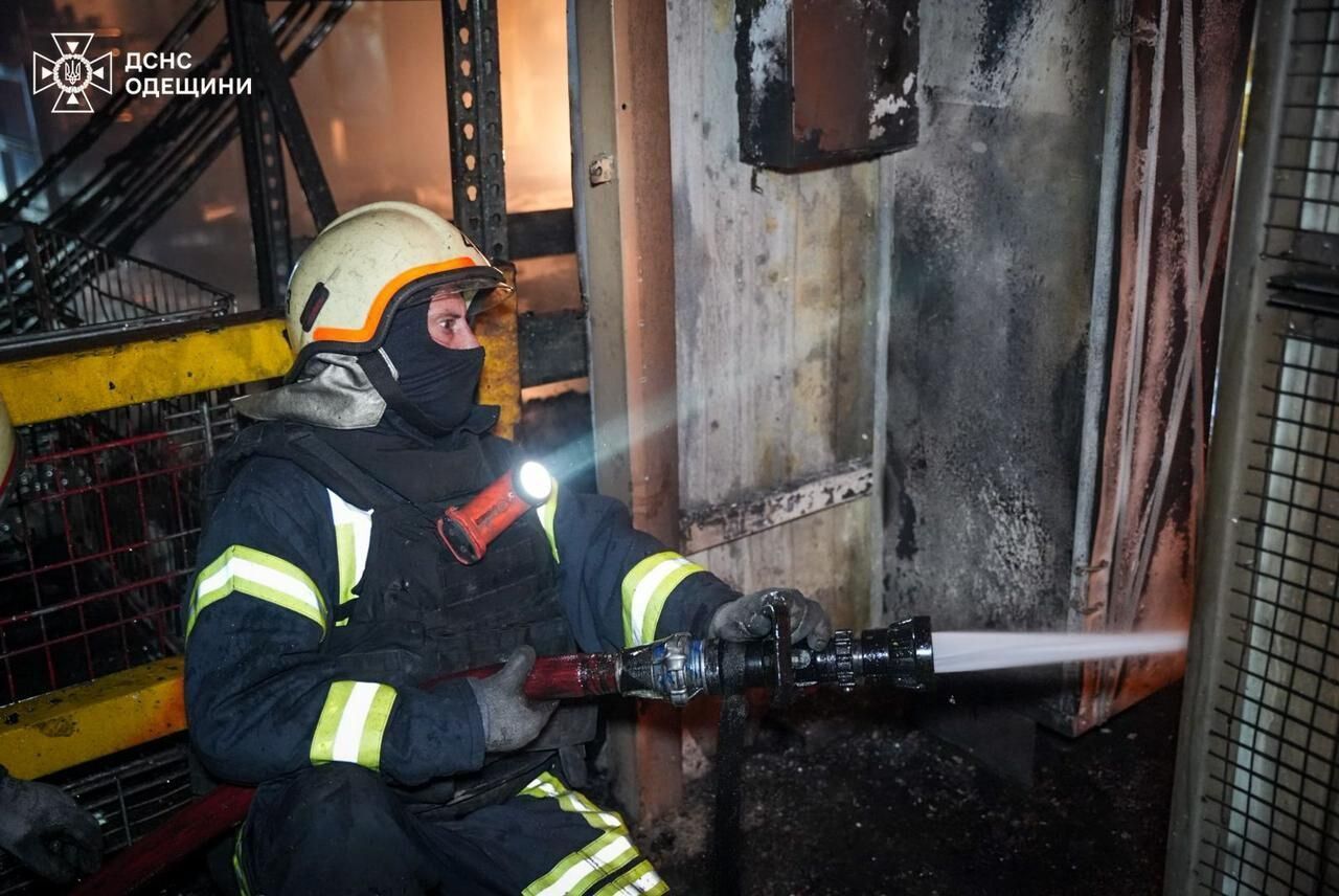 "Нас засипало склом": мешканець Одеси розповів про ворожу атаку на місто і її наслідки. Фото й відео