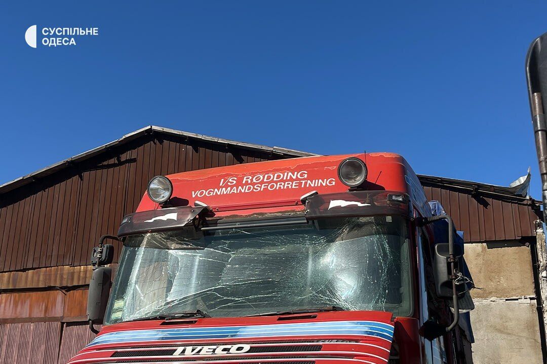 "Нас засипало склом": мешканець Одеси розповів про ворожу атаку на місто і її наслідки. Фото й відео