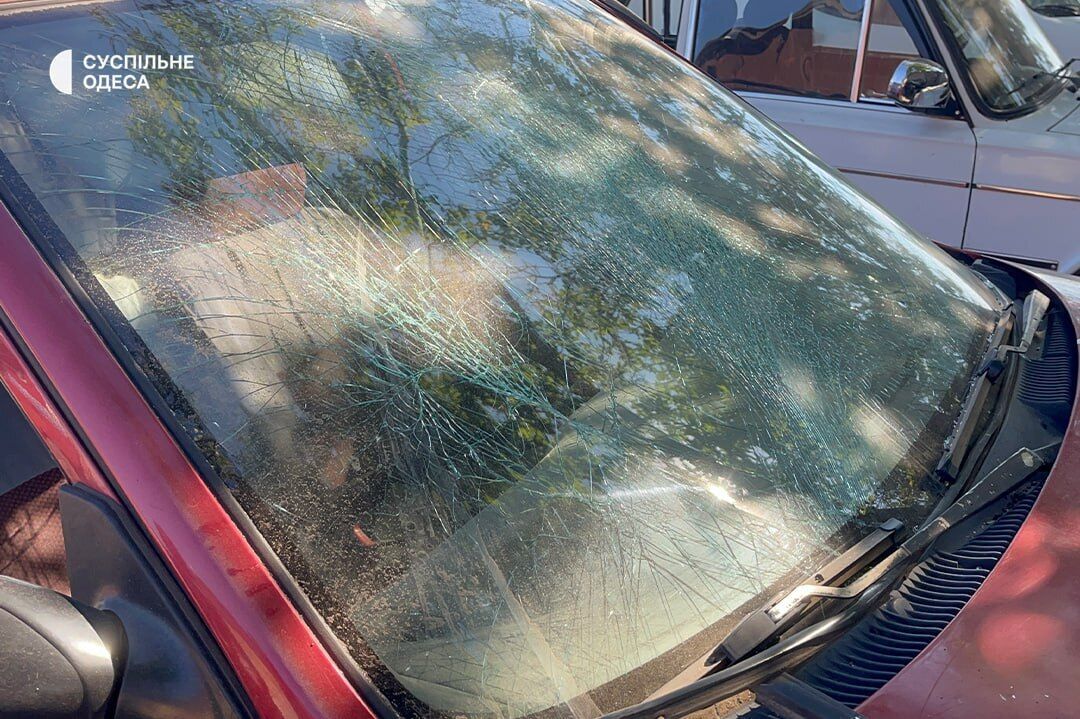 "Нас засипало склом": мешканець Одеси розповів про ворожу атаку на місто і її наслідки. Фото й відео