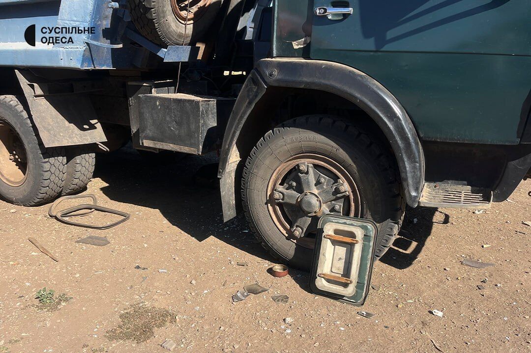 "Нас засипало склом": мешканець Одеси розповів про ворожу атаку на місто і її наслідки. Фото й відео