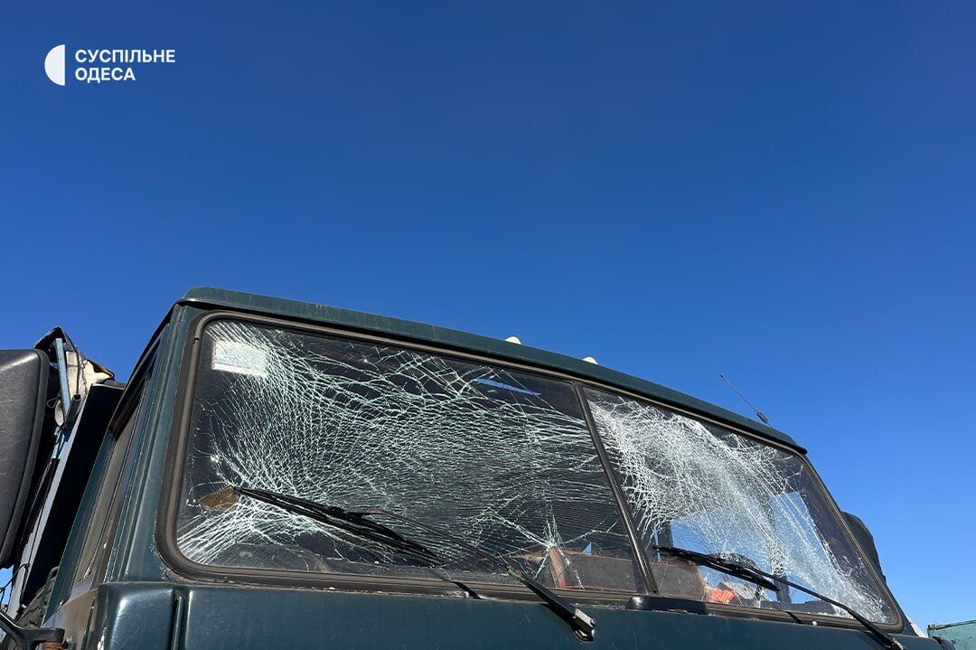 "Нас засипало склом": мешканець Одеси розповів про ворожу атаку на місто і її наслідки. Фото й відео