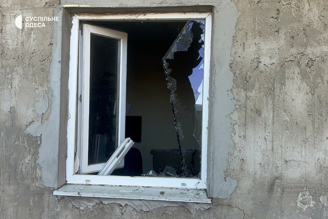 "Нас засипало склом": мешканець Одеси розповів про ворожу атаку на місто і її наслідки. Фото й відео