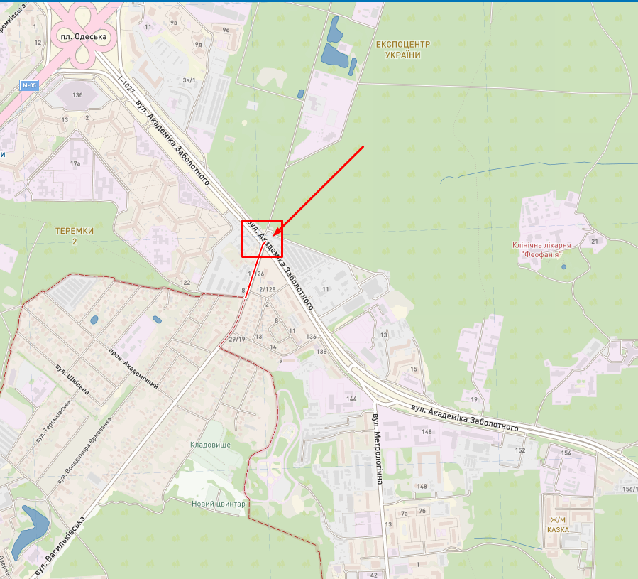 У Києві зіткнулись Nissan та Lexus: одна з машин перекинулась, постраждала дитина. Фото