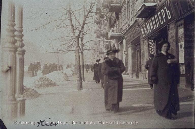 У мережі показали, яким у 1915 році побачила Київ сестра милосердя Американського Червоного Хреста. Фото