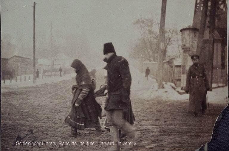 У мережі показали, яким у 1915 році побачила Київ сестра милосердя Американського Червоного Хреста. Фото