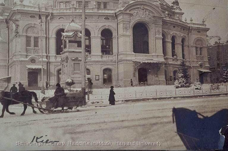 У мережі показали, яким у 1915 році побачила Київ сестра милосердя Американського Червоного Хреста. Фото