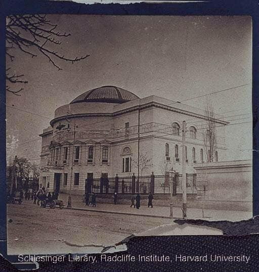 У мережі показали, яким у 1915 році побачила Київ сестра милосердя Американського Червоного Хреста. Фото