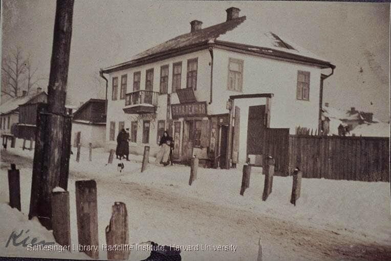 У мережі показали, яким у 1915 році побачила Київ сестра милосердя Американського Червоного Хреста. Фото
