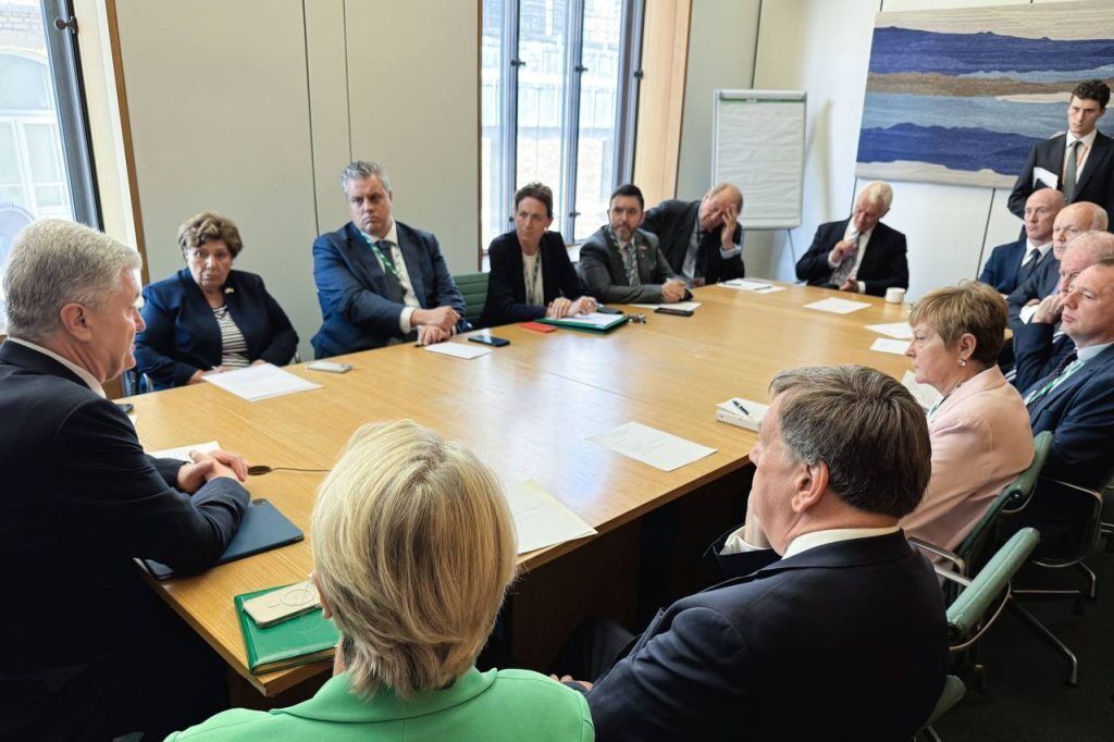 Посилення санкцій проти РФ і зброя: Порошенко у Британії провів переговори із урядовцями і депутатами