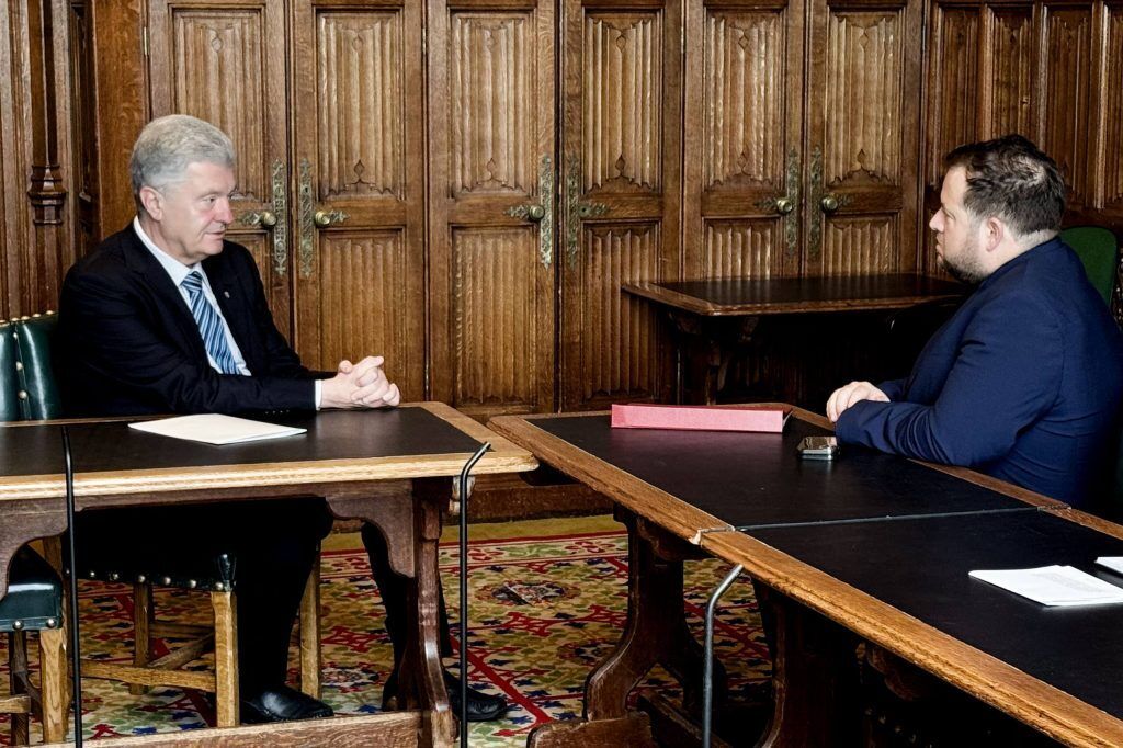 Посилення санкцій проти РФ і зброя: Порошенко у Британії провів переговори із урядовцями і депутатами