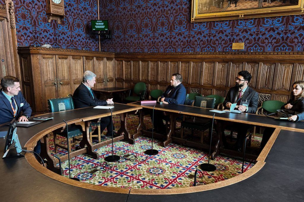 Посилення санкцій проти РФ і зброя: Порошенко у Британії провів переговори із урядовцями і депутатами