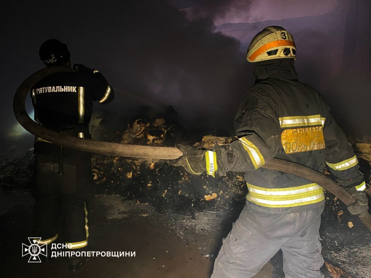 Окупанти завдали удару по підприємству в Дніпрі: сталась пожежа. Фото