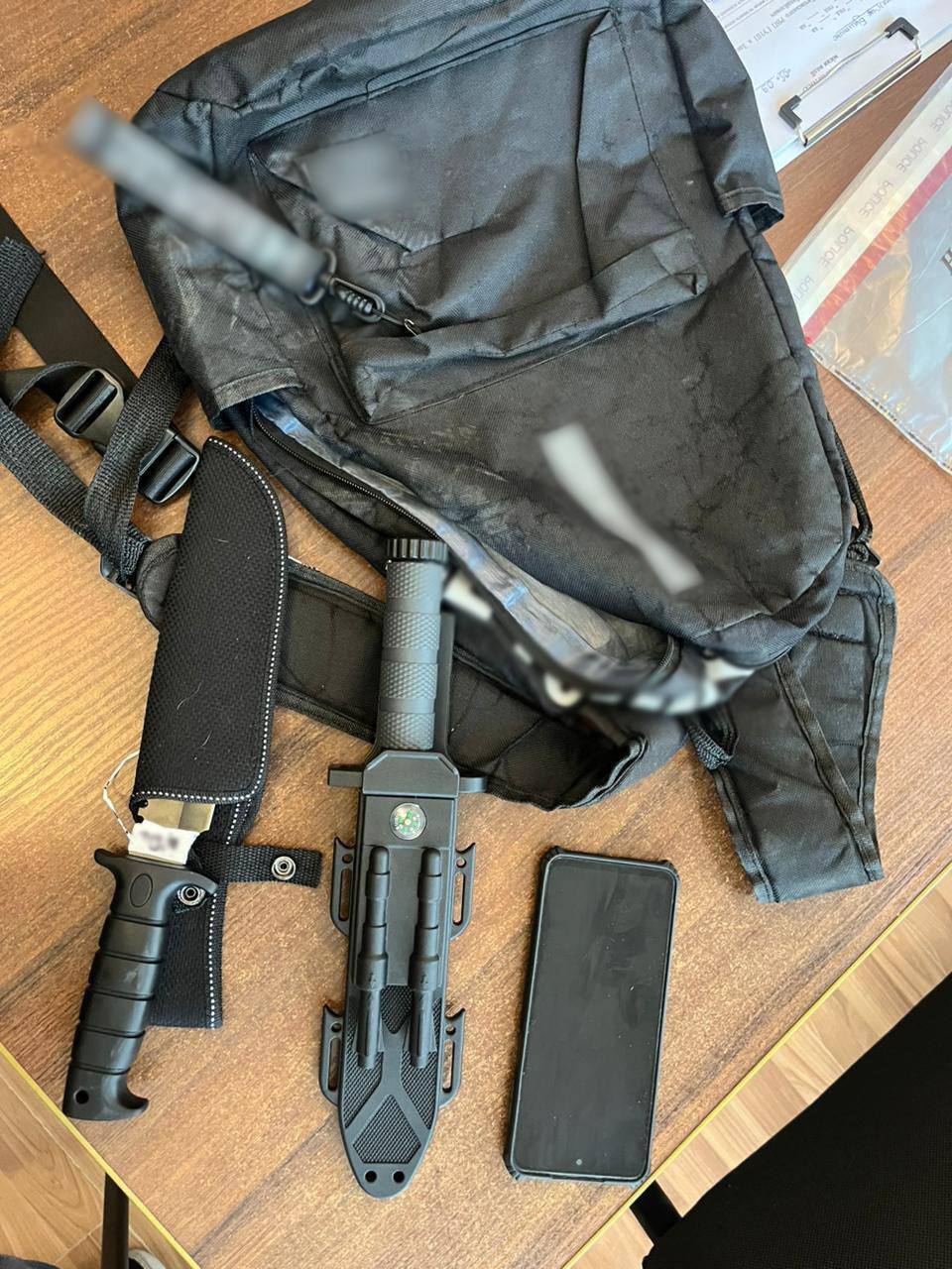 Вел прямую трансляцию и шел в школу с ножом: на Закарпатье 15-летний ученик готовил нападение с холодным оружием. Видео