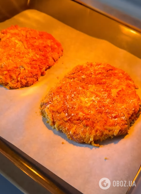 Салат ''Цезарь'' по-новому: больше не нужно нарезать курицу кусочками