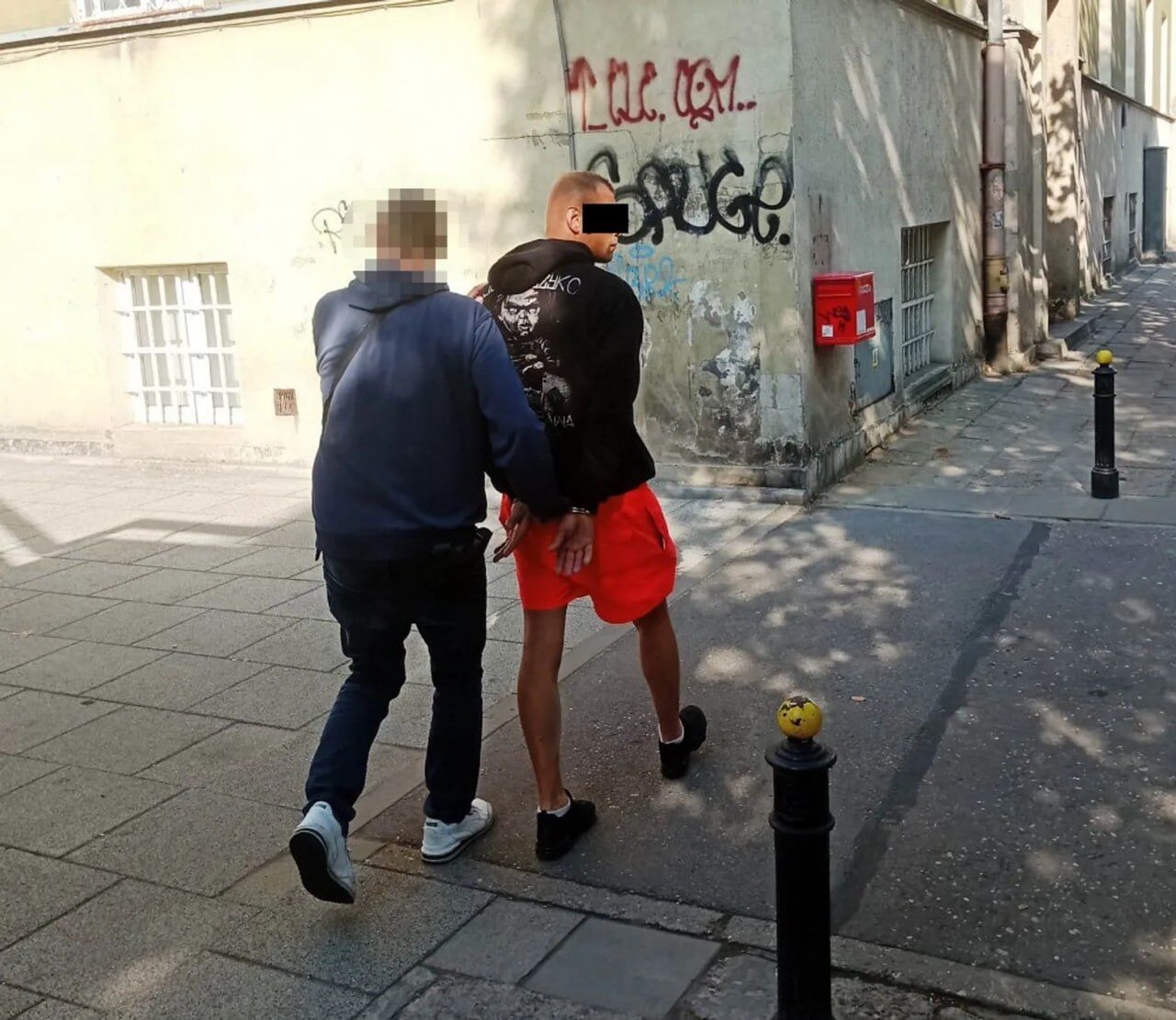 Напали возле магазина: в Польше жестоко избили группу украинцев, нападавших задержали. Фото