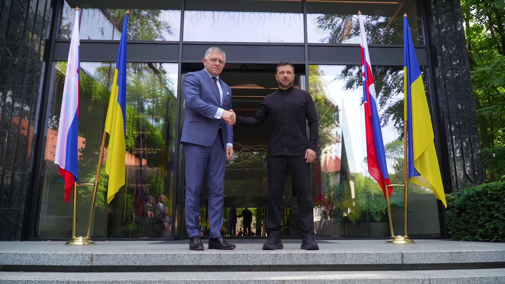 У российских нефти и газа нет будущего: Зеленский встретился с Фицо в Ужгороде. Видео