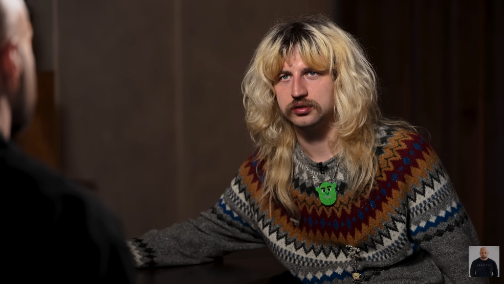 26-річний комік Даніл Повар, який заробляє до $7000 на місяць, пояснив, чому живе з мамою