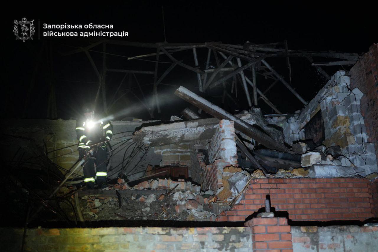 Россияне атаковали Запорожье дронами: пострадали жилые дома и детский сад, есть раненые. Фото и видео