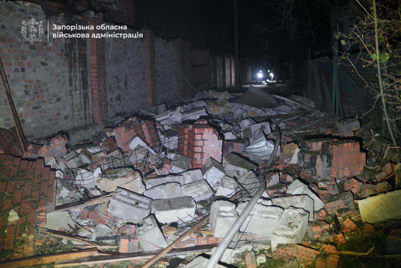 Россияне атаковали Запорожье дронами: пострадали жилые дома и детский сад, есть раненые. Фото и видео