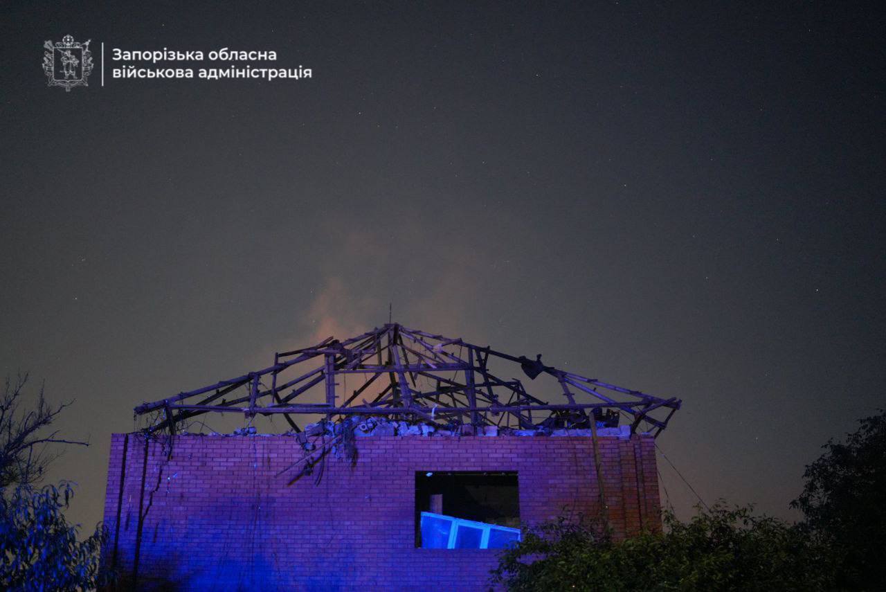 Россияне атаковали Запорожье дронами: пострадали жилые дома и детский сад, есть раненые. Фото и видео