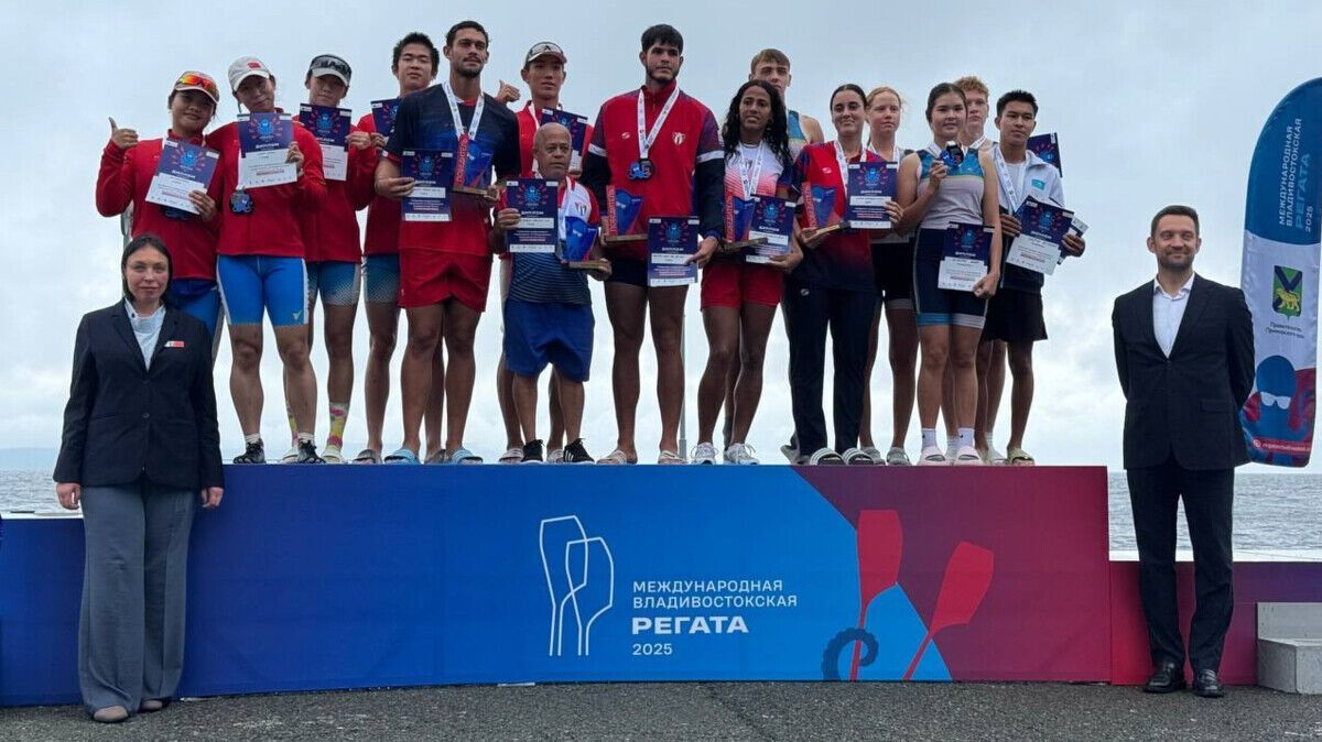 "Спасибо, что хоть не знаменитый чемодан". Награда от Путина победителям Владивостокской регаты вызвала истерику в России. Фотофакт