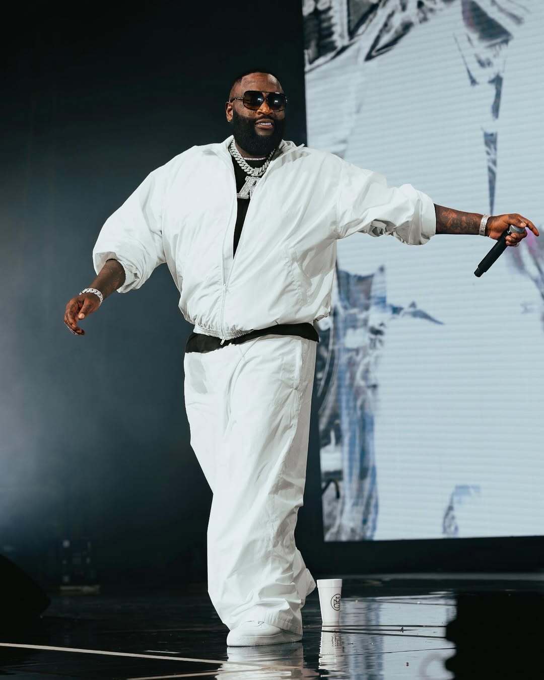 Скандальный американский рэпер Рик Росс приехал в Россию и засветился в компании путиниста Тимати: что он там делал