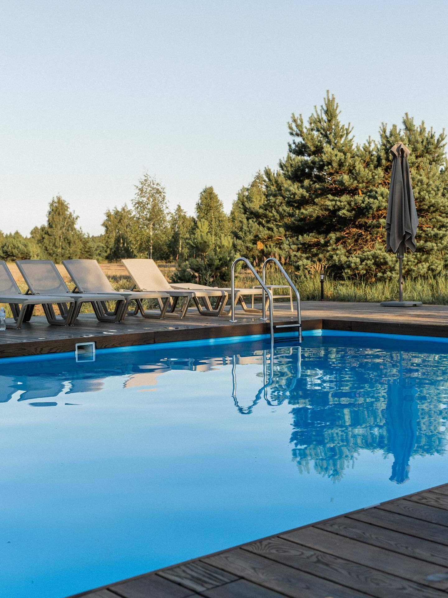 Комплексы с бассейном и проживанием под Киевом