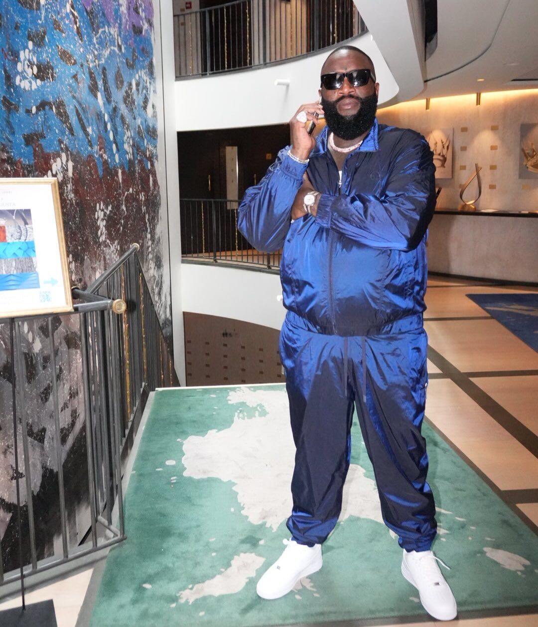 Скандальный американский рэпер Рик Росс приехал в Россию и засветился в компании путиниста Тимати: что он там делал