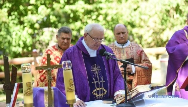 На Тернопільщині розпочали перепоховання ексгумованих останків жертв Волинської трагедії. Фото